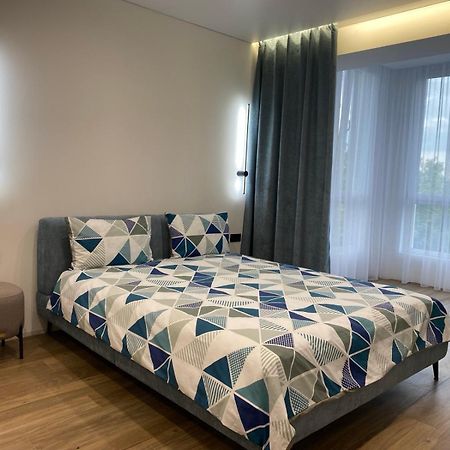 Апартаменти В Районі Автовокзалу Поблизу Обласноі Лікарні Жк Great House Rivne Esterno foto